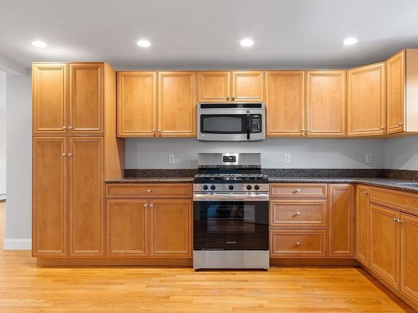 40 Essex St 2, Salem MA 01970