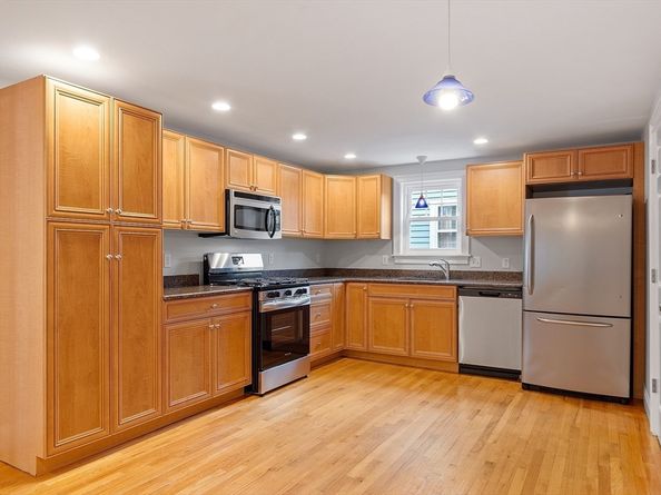 40 Essex St 2, Salem MA 01970