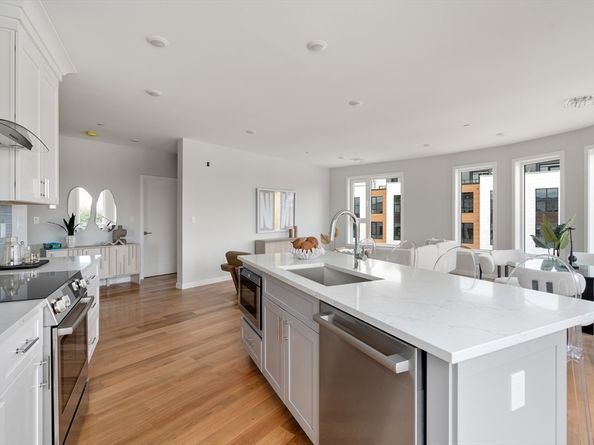 267 Old Colony 404, Boston MA 02127