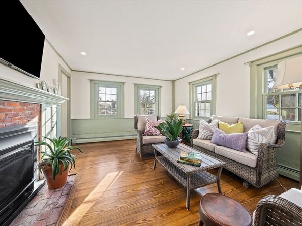 373 N Franklin St, Holbrook MA 02343