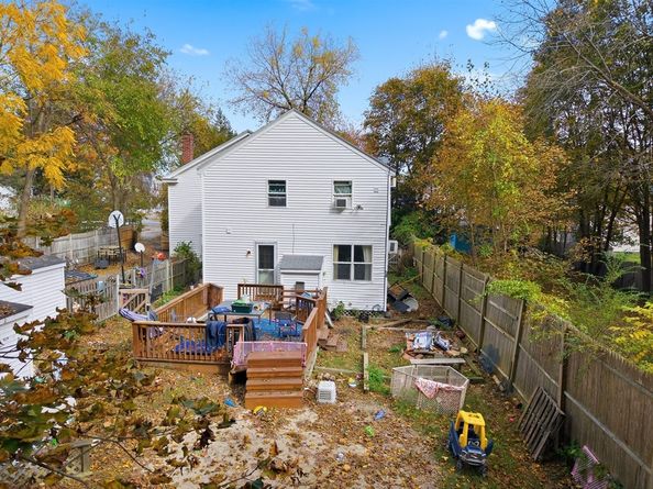 36 Elm St, Uxbridge MA 01569