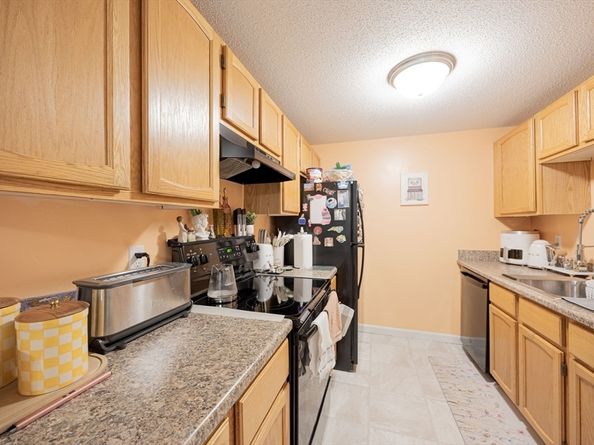 94 Heritage Dr 94, Northbridge MA 01588