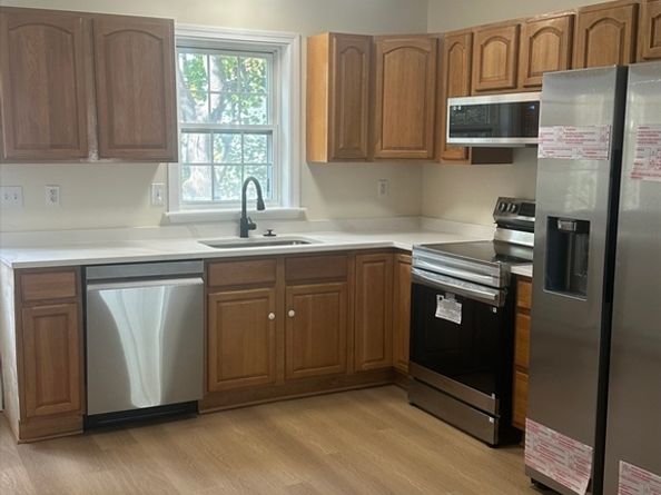 33 Denmark St 33, Worcester MA 01605