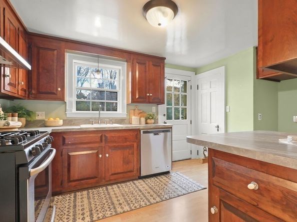 1297 Old Worcester Rd, Framingham MA 01701