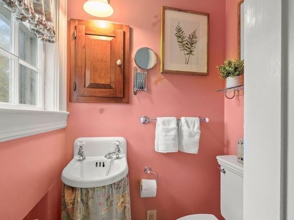 1297 Old Worcester Rd, Framingham MA 01701