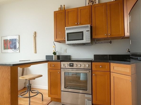 12 Stoneholm St 406, Boston MA 02115