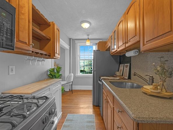 230 Massachusetts Ave 6, Arlington MA 02474