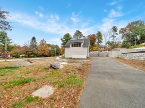 4 Lowell St, Lynnfield MA 01940