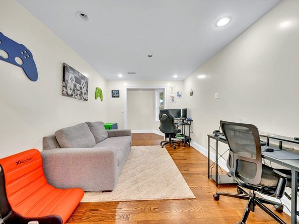 4 Lowell St, Lynnfield MA 01940