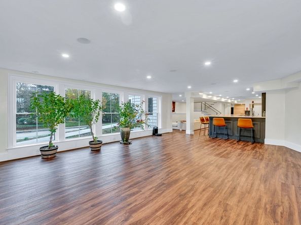 4 Lowell St, Lynnfield MA 01940