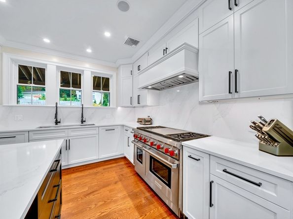 4 Lowell St, Lynnfield MA 01940