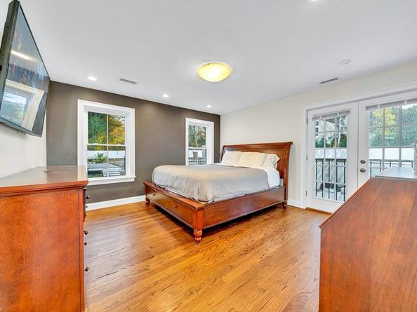 4 Lowell St, Lynnfield MA 01940