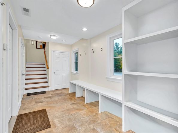 4 Lowell St, Lynnfield MA 01940