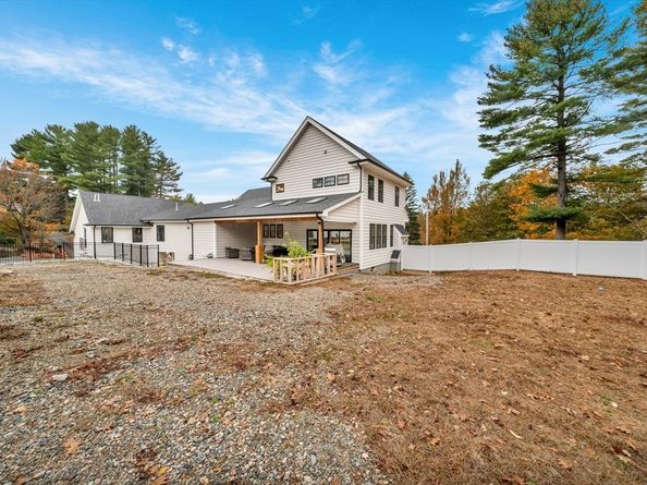 4 Lowell St, Lynnfield MA 01940