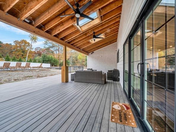 4 Lowell St, Lynnfield MA 01940