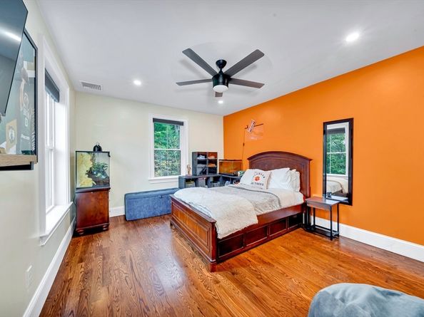 4 Lowell St, Lynnfield MA 01940