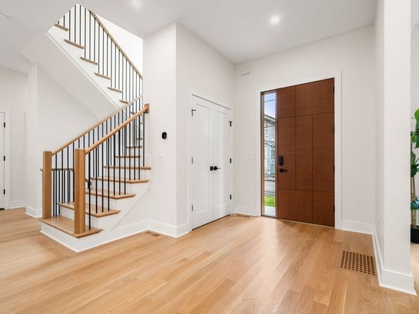 45 River Ave 45, Newton MA 02464