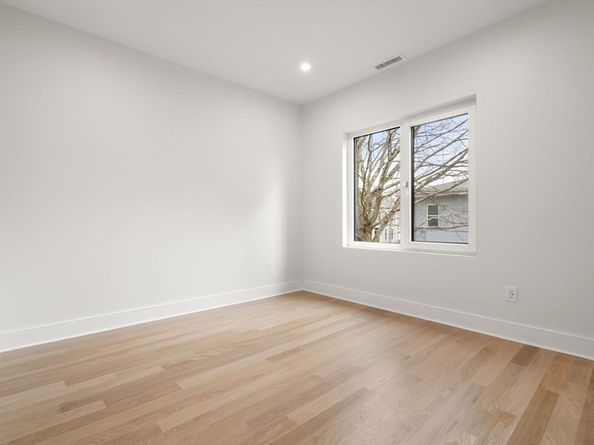 45 River Ave 45, Newton MA 02464