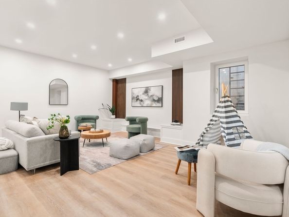 45 River Ave 45, Newton MA 02464