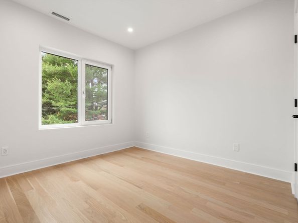 45 River Ave 45, Newton MA 02464