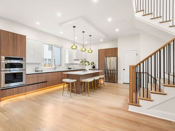 45 River Ave 45, Newton MA 02464