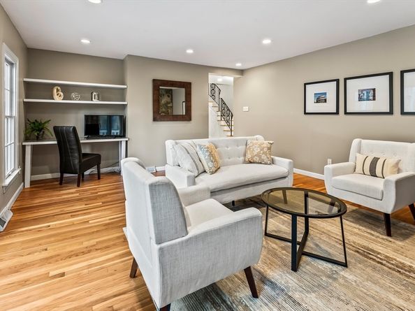 10 Foothill Rd, Framingham MA 01702