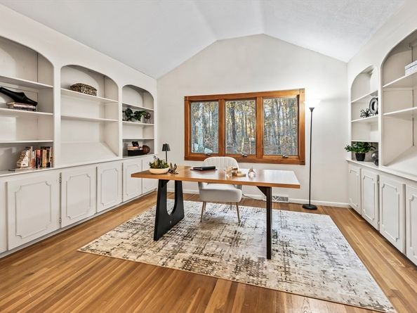 10 Foothill Rd, Framingham MA 01702