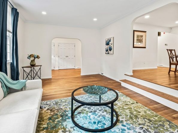 10 Foothill Rd, Framingham MA 01702