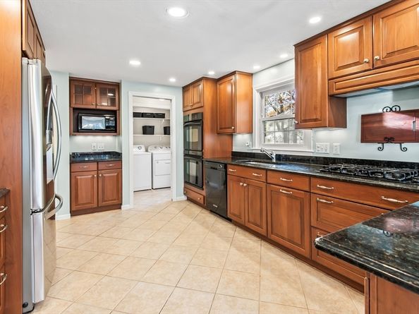 10 Foothill Rd, Framingham MA 01702