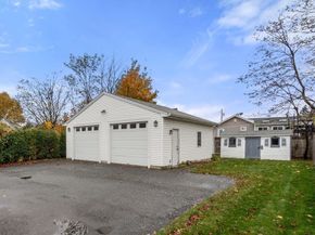 15 Inwood Rd, Worcester MA 01606