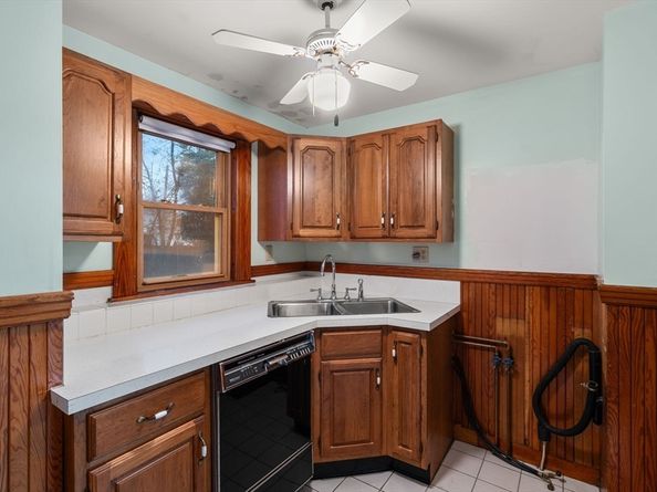 15 Inwood Rd, Worcester MA 01606