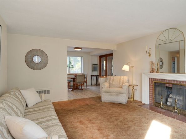 17 Evelyn St, Burlington MA 01803