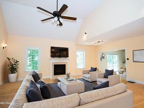 4 Farrar Rd, Upton MA 01568