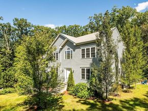 4 Farrar Rd, Upton MA 01568