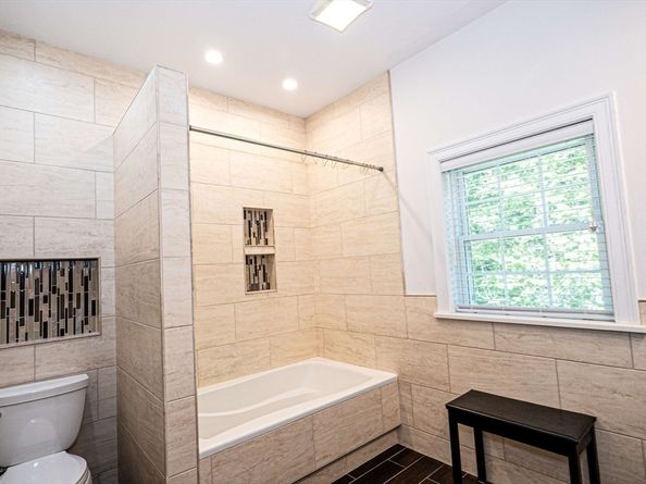 4 Farrar Rd, Upton MA 01568