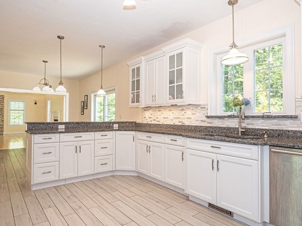 4 Farrar Rd, Upton MA 01568