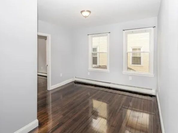 32 Park St, Salem MA 01970