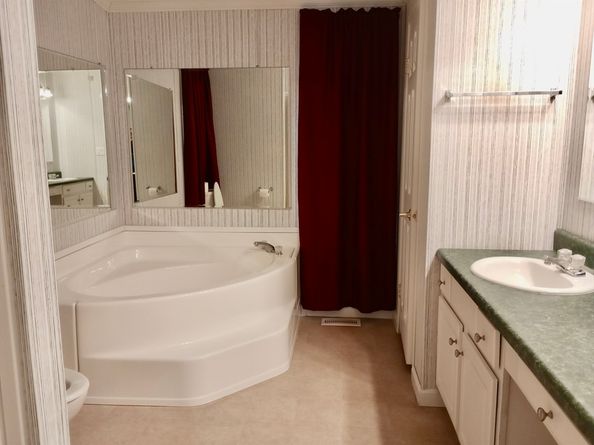 31 Edward Lane, Barre MA 01005