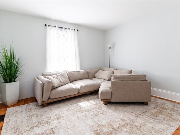 24 Clinton St, Marlborough MA 01752