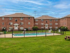 10 Colonial Village Dr 2, Arlington MA 02474