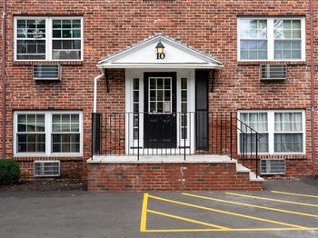 10 Colonial Village Dr