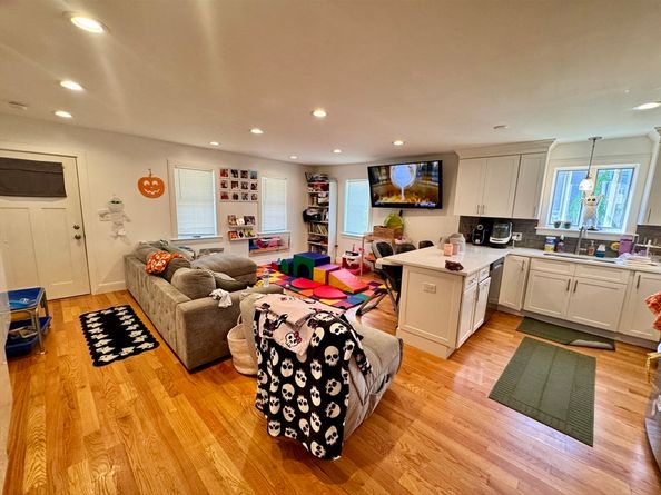32 Sumner St, Quincy MA 02169