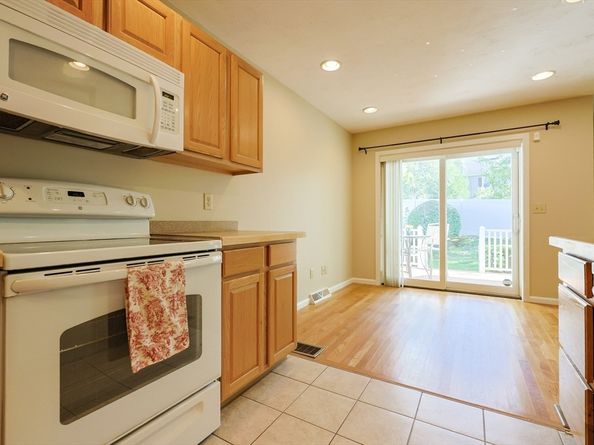 103 Centre Ln 103, Walpole MA 02081