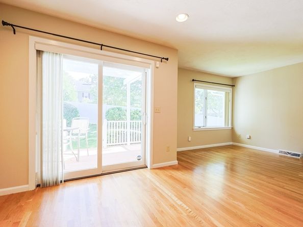 103 Centre Ln 103, Walpole MA 02081
