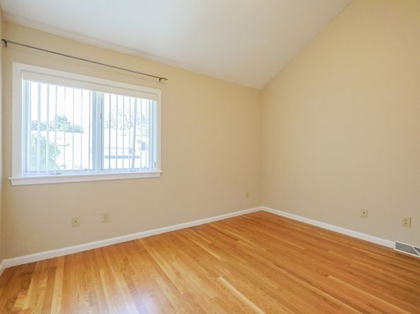 103 Centre Ln 103, Walpole MA 02081