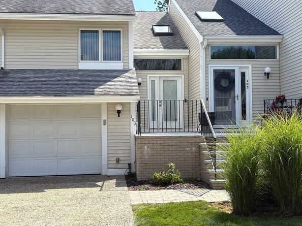 103 Centre Ln 103, Walpole MA 02081