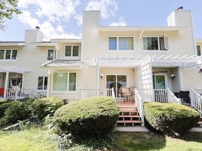103 Centre Ln 103, Walpole MA 02081