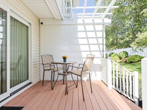 103 Centre Ln 103, Walpole MA 02081