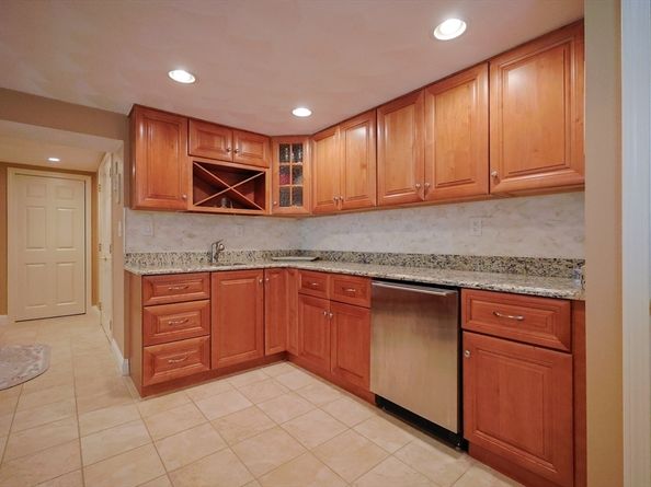 28 Fieldstone Dr, Stoneham MA 02180