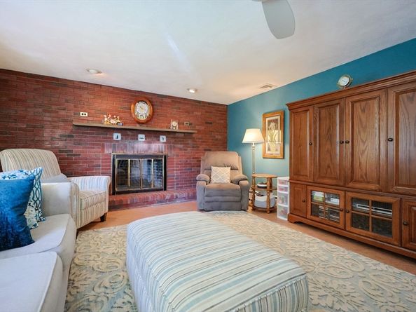 28 Fieldstone Dr, Stoneham MA 02180
